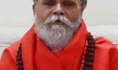 जूता मारने वाली बसपा कैसे करने लगी ब्राह्मणों का सम्मान : महंत नरेंद्र गिरि