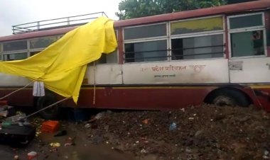 कानपुर: सवारियों से भरी रोडवेज बस के ब्रेक फेल होकर हाइवे किनारे घुसी, फल विक्रेता की मौत छह घायल