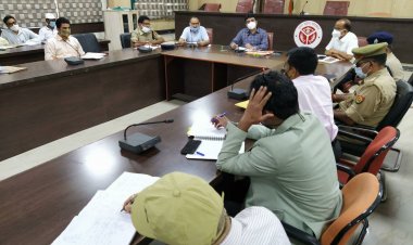 प्रयागराज: बाढ़ के दृष्टिगत जिलाधिकारी ने की समीक्षा बैठक