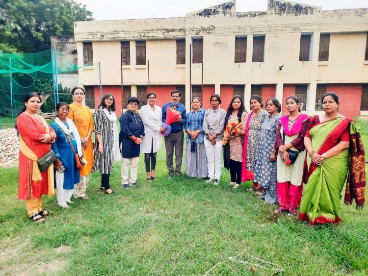 उत्तर प्रदेश महिला शिक्षक संघ की प्रयागराज कार्यकारणी ने एडी बेसिक,प्रयागराज से की शिष्टाचार भेंट
