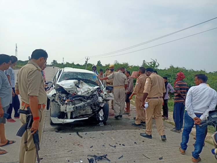फतेहपुर: खड़े कंटेनर से कार टकराई, चार की मौत, मुख्यमंत्री योगी ने जताया दु:ख