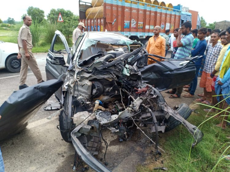 प्रतापगढ़ : कंटनेर से टकराई कार, दो सगी बहनों की मौत