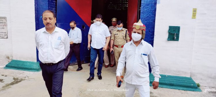 प्रतापगढ़: जिला जज ने जेल का किया औचक निरीक्षण