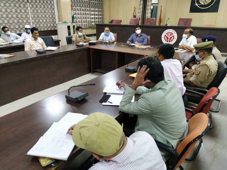 प्रयागराज: बाढ़ के दृष्टिगत जिलाधिकारी ने की समीक्षा बैठक