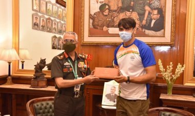 सूबेदार नीरज चोपड़ा से मिले सीडीएस और सेना प्रमुख, गोल्ड मेडल के लिए सराहा