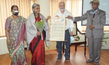 ट्रिपल आईटी निदेशक ने दो वरिष्ठ प्रोफेसरों को किया सम्मानित