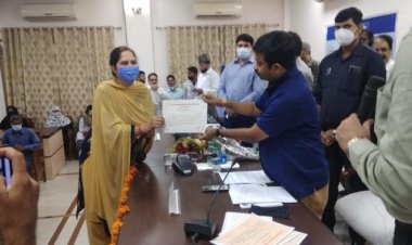 मंत्री नन्दी ने टर्मलोन एवं शादी अनुदान योजना के लाभार्थिंयों को स्वीकृति पत्र वितरण किया