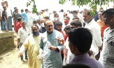 क्षतिग्रस्त पुल का निर्माण एवं यमुना किनारे गांवों में बनेगा बांध : सिद्धार्थ नाथ