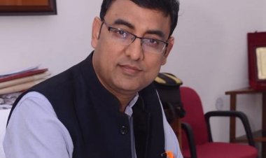 प्रयागराज: डाक विभाग ने रविवार को भी पहुंचाई राखी, लोगों के चेहरे पर आई रौनक