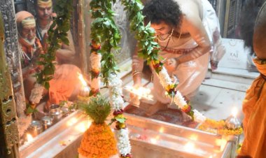 श्रावणी पूर्णिमा : बाबा विश्वनाथ के पंचबदन रजत प्रतिमा का पूजन अर्चन