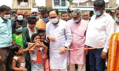 सिद्धार्थ नाथ सिंह ने निर्मित मार्ग का बालिका से कराया उद्घाटन