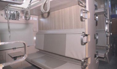 प्रयागराज: भारतीय रेल में पहली बार लगे तृतीय श्रेणी वातानुकूलित इकॉनमी कोच