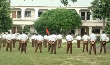 प्रयागराज: संघ की प्राथमिक शिक्षा वर्ग में स्वयंसेवक सीख रहे दंड प्रहार, योगासन