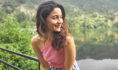 आलिया भट्ट ने फैंस के साथ साझा की दिलकश तस्वीरें