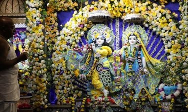 चंद्रोदय मंदिर : आलौकिक छठा के बीच भक्तों को ठाकुर श्रीश्री राधावृन्दावन चंद्र ने दिए दर्शन