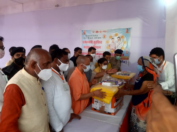 बाढ़ पीड़ित 20 परिवारों को सीएम ने दी राहत किट, कहा-पीड़ितों के साथ खड़ी सरकार
