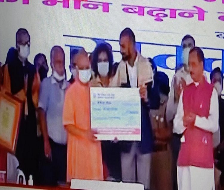 मुख्यमंत्री योगी ने ओलम्पिक पदकवीरों का किया सम्मान, बांटें 42 करोड़ की राशि