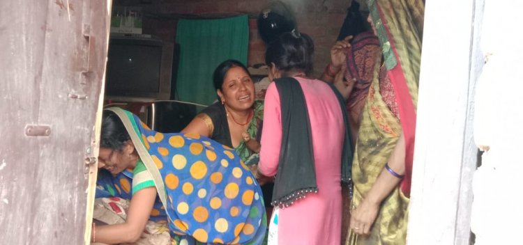 डेढ़ साल की बच्ची का बेल्ट से गला घोटकर मां ने फांसी लगाई