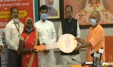 पूरा हुआ घर का सपना, मुख्यमंत्री योगी ने पांच लाख, 51 हजार लाभार्थियों को दिए आवास की चाबी