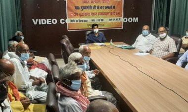 प्रयागराज: वृद्धावस्था पेंशन लाभार्थिंयों के खातों में ऑनलाइन धनराशि हस्तांतरण