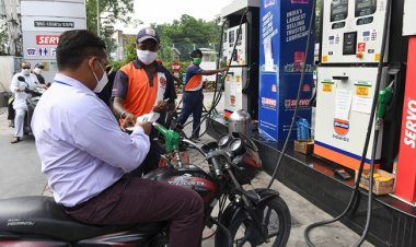 कीमतों में कटौतीः पेट्रोल-डीजल के दाम 15 पैसे प्रति लीटर घटे