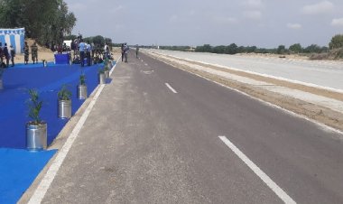 वायुसेना ने रचा इतिहास, पाकिस्तान बॉर्डर के पास राजमार्ग पर उतारे लड़ाकू विमान