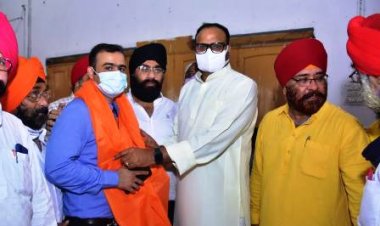 गुरुद्वारा में 50 हजार लोगों ने लगवाई वैक्सीन, डाॅक्टर सम्मानित