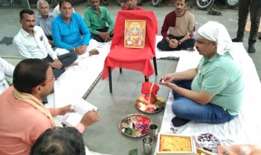 औजारों की पूजा कर पूरी आस्था के साथ मनाई विश्वकर्मा जयंती