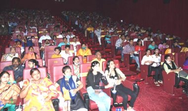 प्रयागराज में सुपरहिट हुई बायोपिक ''पीएम नरेन्द्र मोदी''