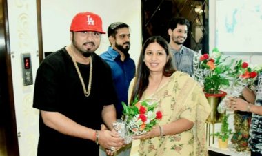 कैबिनेट मंत्री नन्दी के घर पहुंचे हनी सिंह