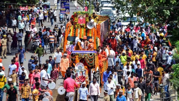 ब्रम्हलीन महन्त नरेन्द्र गिरी के मोबाइल में छिपा अहम राज