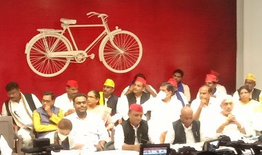 कांग्रेस, बसपा, भाजपा छोड़कर सैकड़ों नेताओं ने ली सपा की सदस्यता