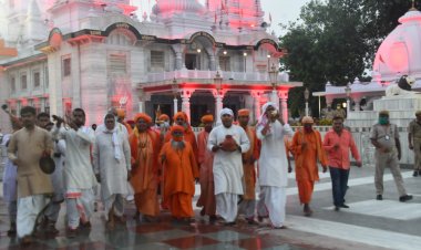 योगी आदित्यनाथ ने कलश स्थापना कर नौ दिनों का व्रत शुरू किया