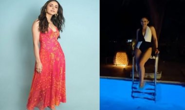 स्वीमिंग पूल में इंजॉय करती नजर आईं रकुलप्रीत