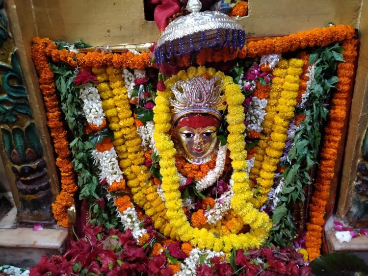 शारदीय नवरात्र आरंभ, मां विंध्यवासिनी के शैलपुत्री स्वरूप के दर्शन को उमड़े श्रद्धालु