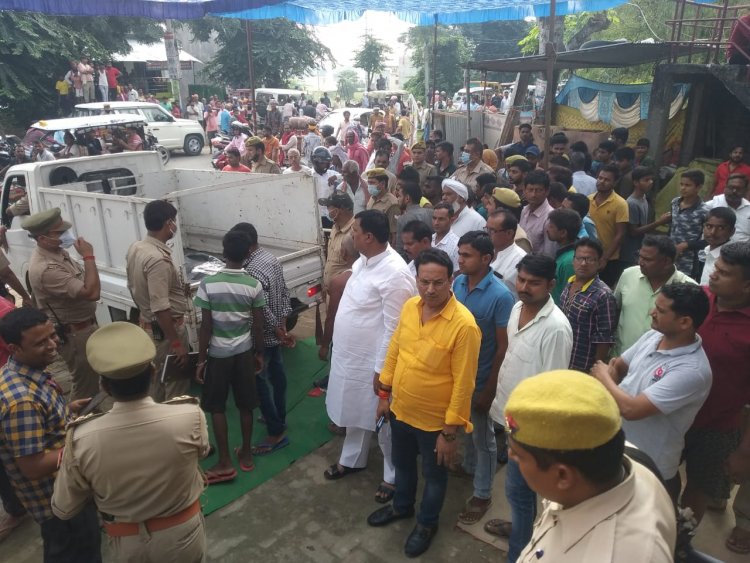 बलिया में प्रेमी ने प्रेमिका को गोली मारने के बाद खुद को भी उड़ाया