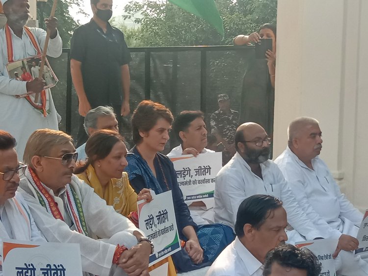 प्रियंका के मौन व्रत में कम भीड़ बता रही थी यूपी में कांग्रेस की सांस लौटना है मुश्किल
