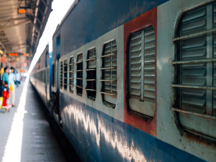 प्रयागराज: रेलवे तीन जोड़ी सुपरफास्ट साप्ताहिक ट्रेन चलाएगा