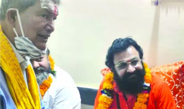 हरीश रावत ने किया अखाड़ा परिषद अध्यक्ष, उपाध्यक्ष व कोषाध्यक्ष का सम्मान