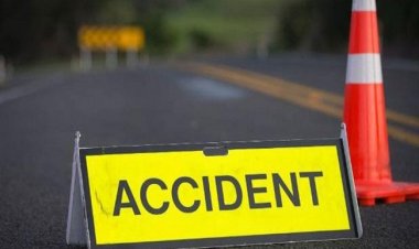 यमुना एक्सप्रेस-वे पर बस से कार टकरायी, पांच लोगों की मौत, एक घायल