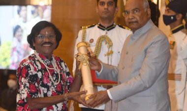 राष्ट्रपति के हाथों पंथी नर्तक डॉ. राधेश्याम बारले को मिला पद्मश्री सम्मान