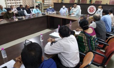 दिव्य एवं भव्य रूप से आयोजित होगी देव दीपावली : जिलाधिकारी