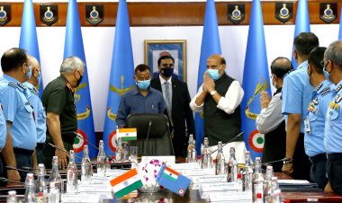 भविष्य के संघर्षों में भारतीय वायुसेना की भूमिका महत्वपूर्ण होगी : रक्षा मंत्री