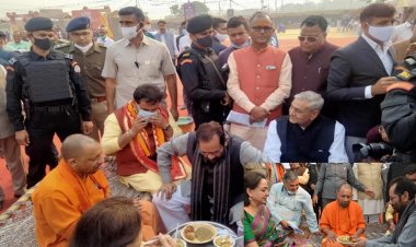 ब्रज रजोत्सव हुनर हाट : लिट्टी-चोखा खाकर आनंदित हुए योगी