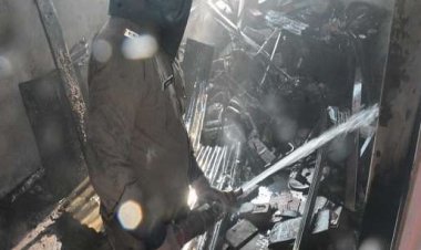 क्लीनिक व कारोबारी के घर पर लगी आग, तीन दमकल ने पाया काबू