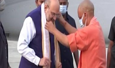 गृहमंत्री अमित शाह का वाराणसी में मुख्यमंत्री योगी आदित्यनाथ ने किया स्वागत