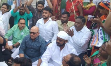 गृहमंत्री के कार्यक्रम का विरोध कर रहे कांग्रेस कार्यकर्ता पुलिस लाइन लाये गये