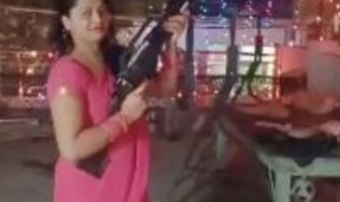 लाइसेंसी रायफल से फायरिंग कर रही नेत्री का वीडियो सोशल मीडिया पर वायरल