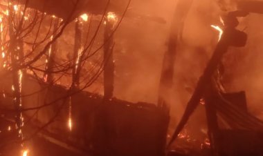 आग में जिंदा जला व्यक्ति, दोमंजिला मकान राख