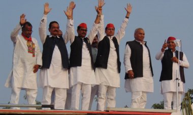 बाजार में खड़ा होगा किसान तो कमजोर होगा देश, कुशीनगर में गरजे अखिलेश